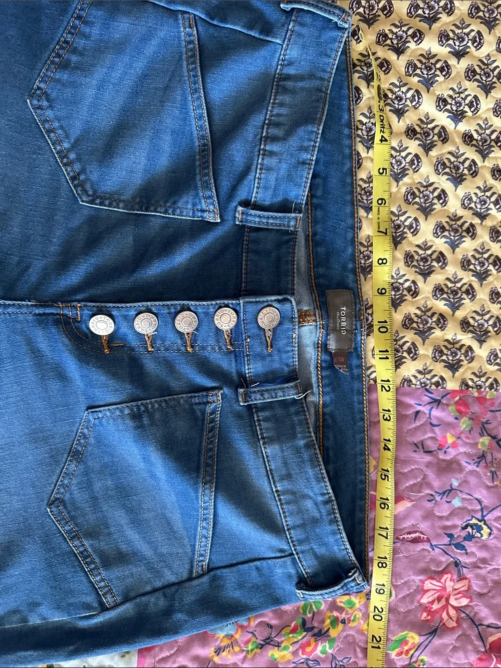 torrid High-Rise Wide-Leg Cropped Jeans in Medium Blue - Picture 5 of 8